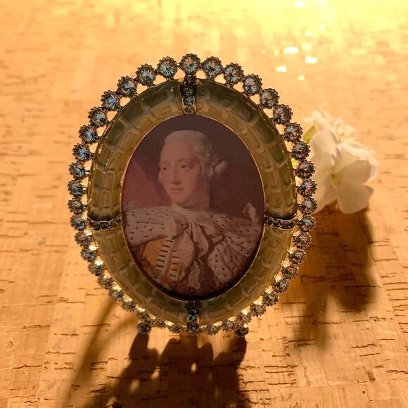 Jay Strongwater opalescent white oval frame with brilliant Swarovski chrystals - Picture 13 of 14